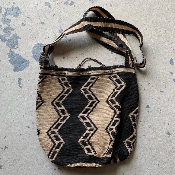 Colombian Wayuu bucket bag with drawstring closure - Picture 2 of 4